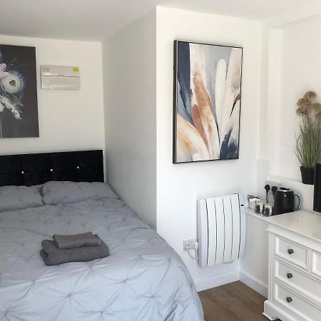 Lovely Modern Decorated 1 Bed Studio Newport  Exterior photo
